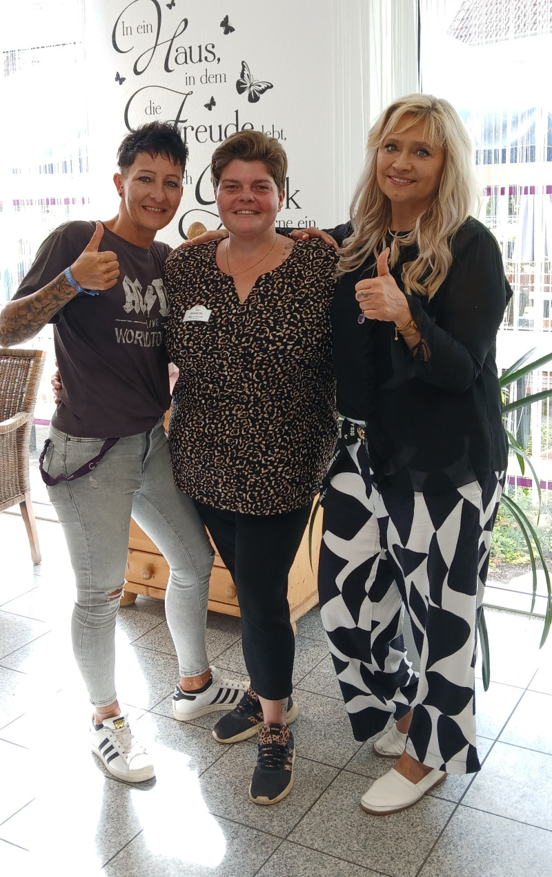 v. L. PDL Heike Keil, Praxisanleitung u. stellv. Wohnbereichsleitung Nadine Richter, El. Yvonne Kurzeja.jpg